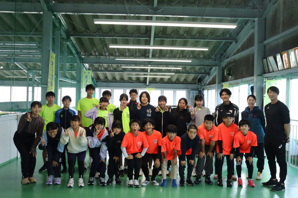 交流会参加者の集合写真
米子艇庫二階エルゴルームにて